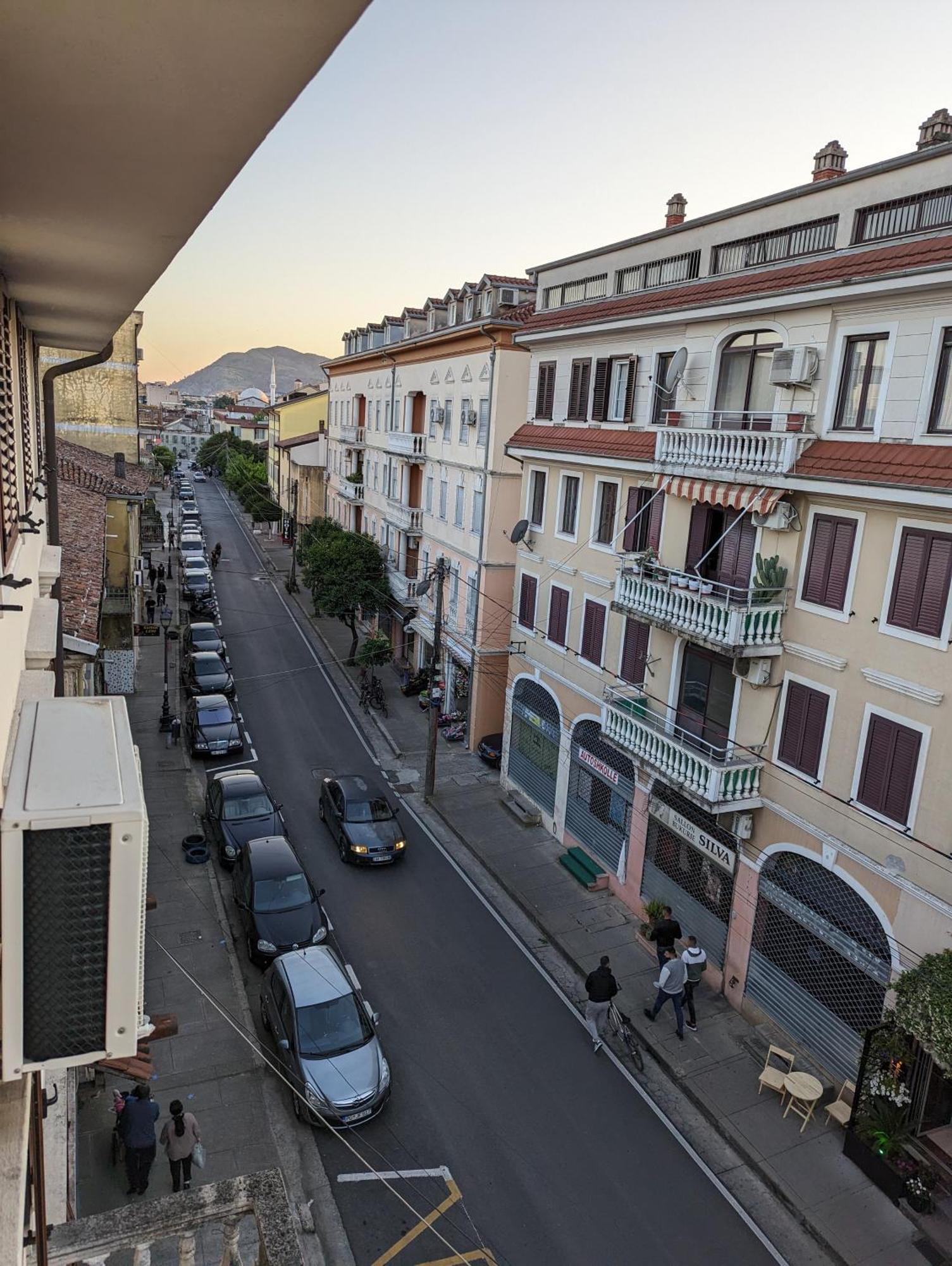Tias Hostel Shkodër Extérieur photo