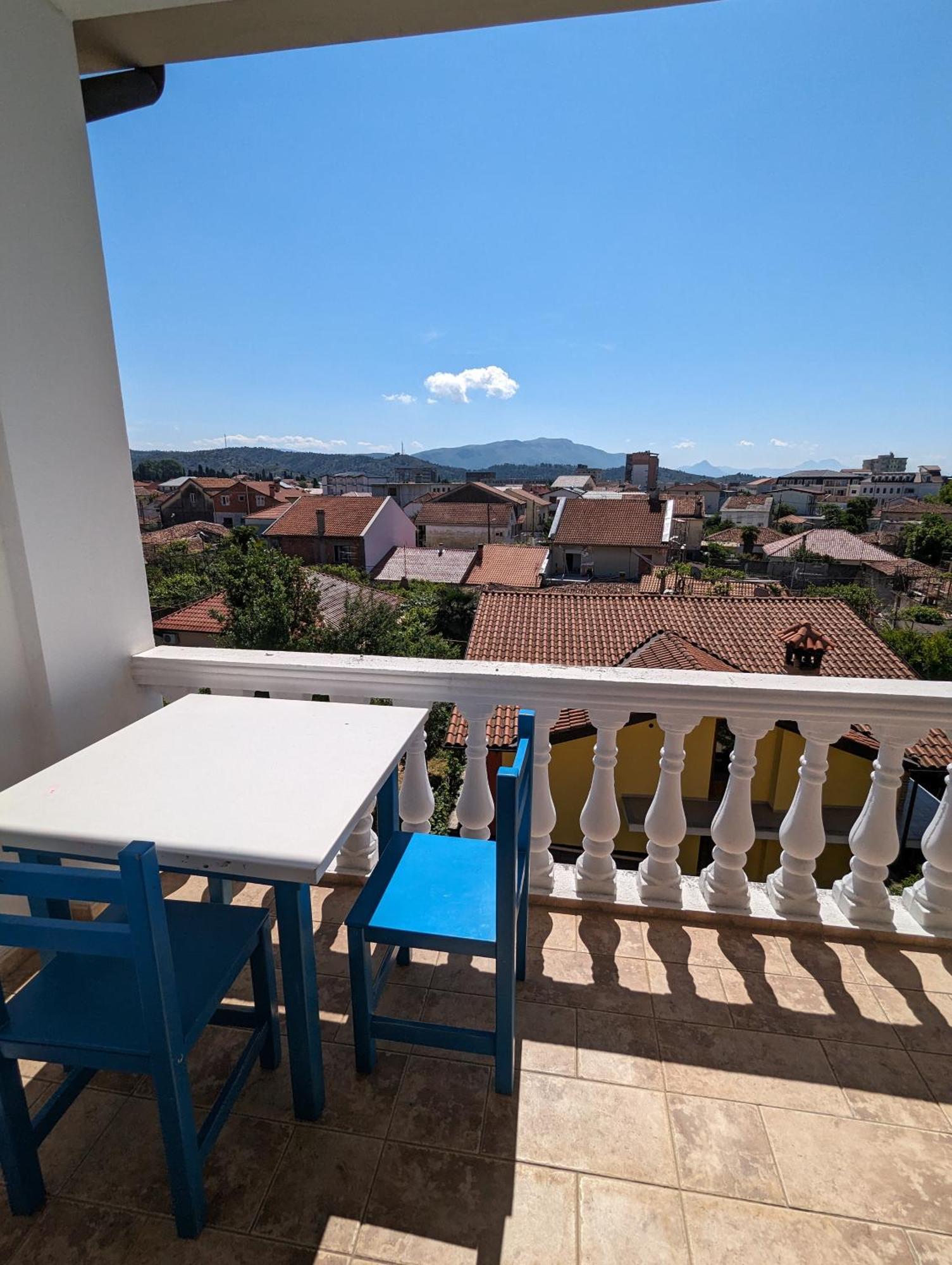Tias Hostel Shkodër Extérieur photo