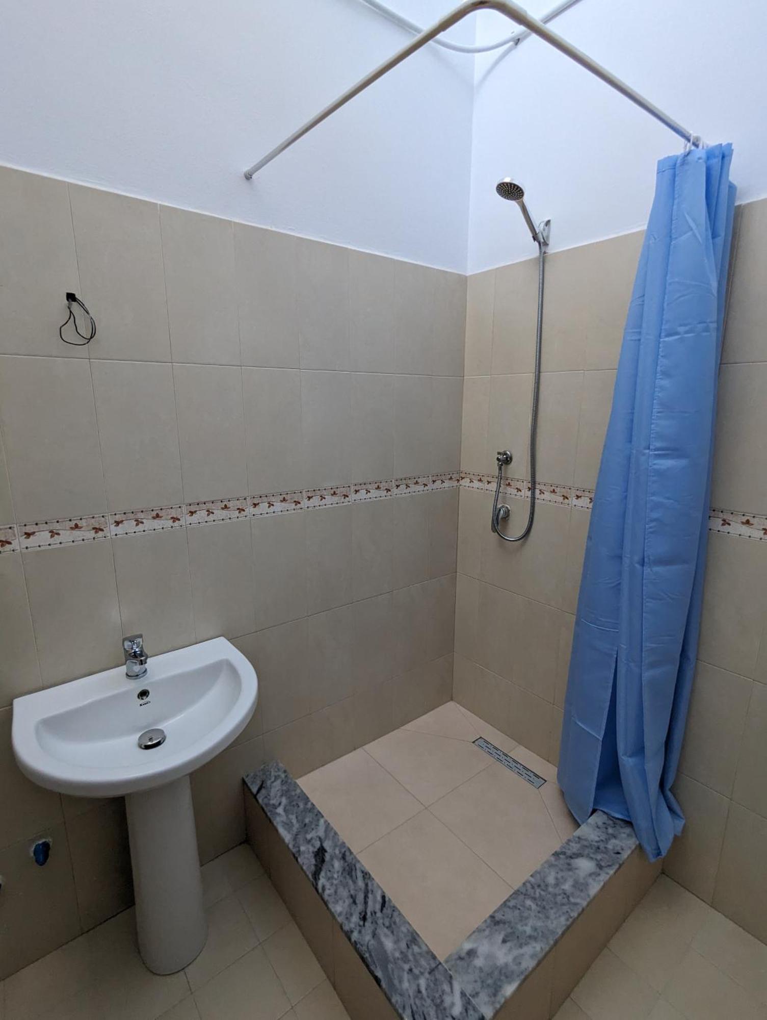 Tias Hostel Shkodër Extérieur photo