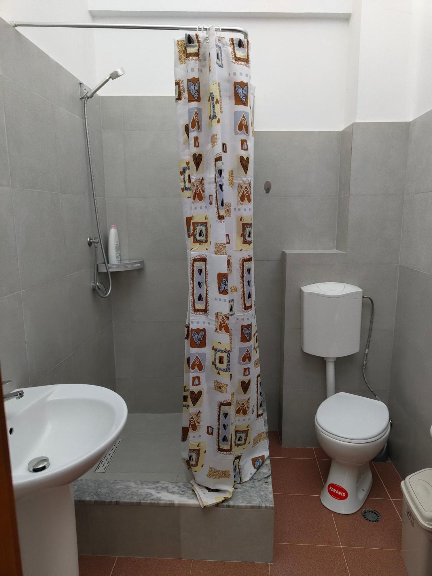 Tias Hostel Shkodër Extérieur photo